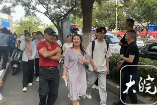 变化大吗？威少举办感恩节慈善活动 现场给出他10岁和现在对比照